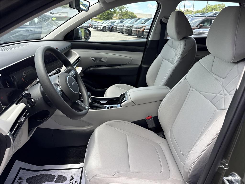 2025 Hyundai Tucson SE photo 10