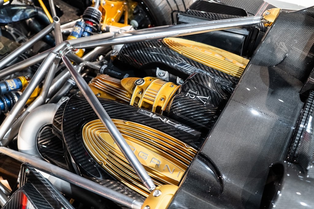 2017 Pagani Huayra photo 40