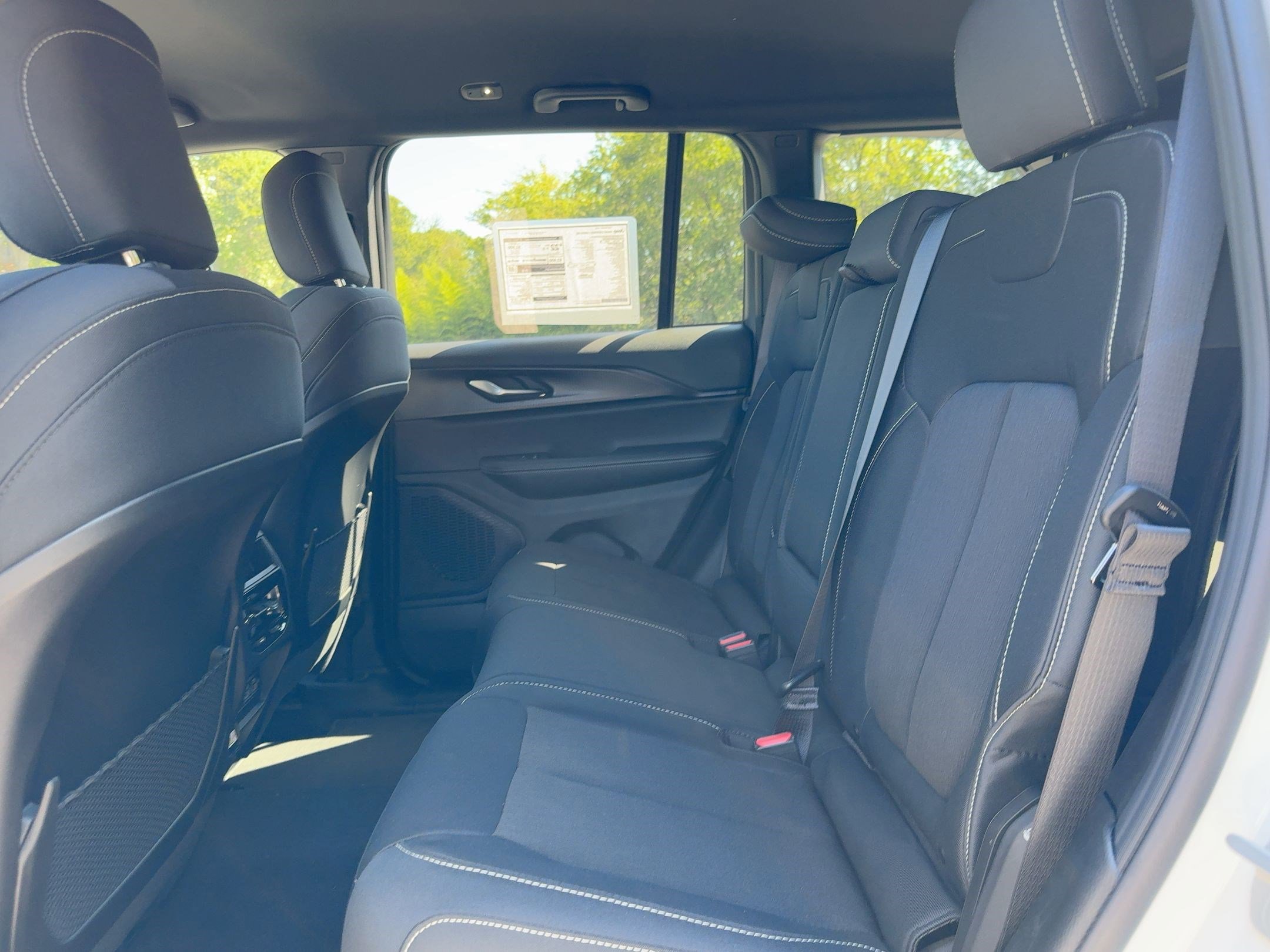 2025 Jeep Grand Cherokee Laredo photo 13