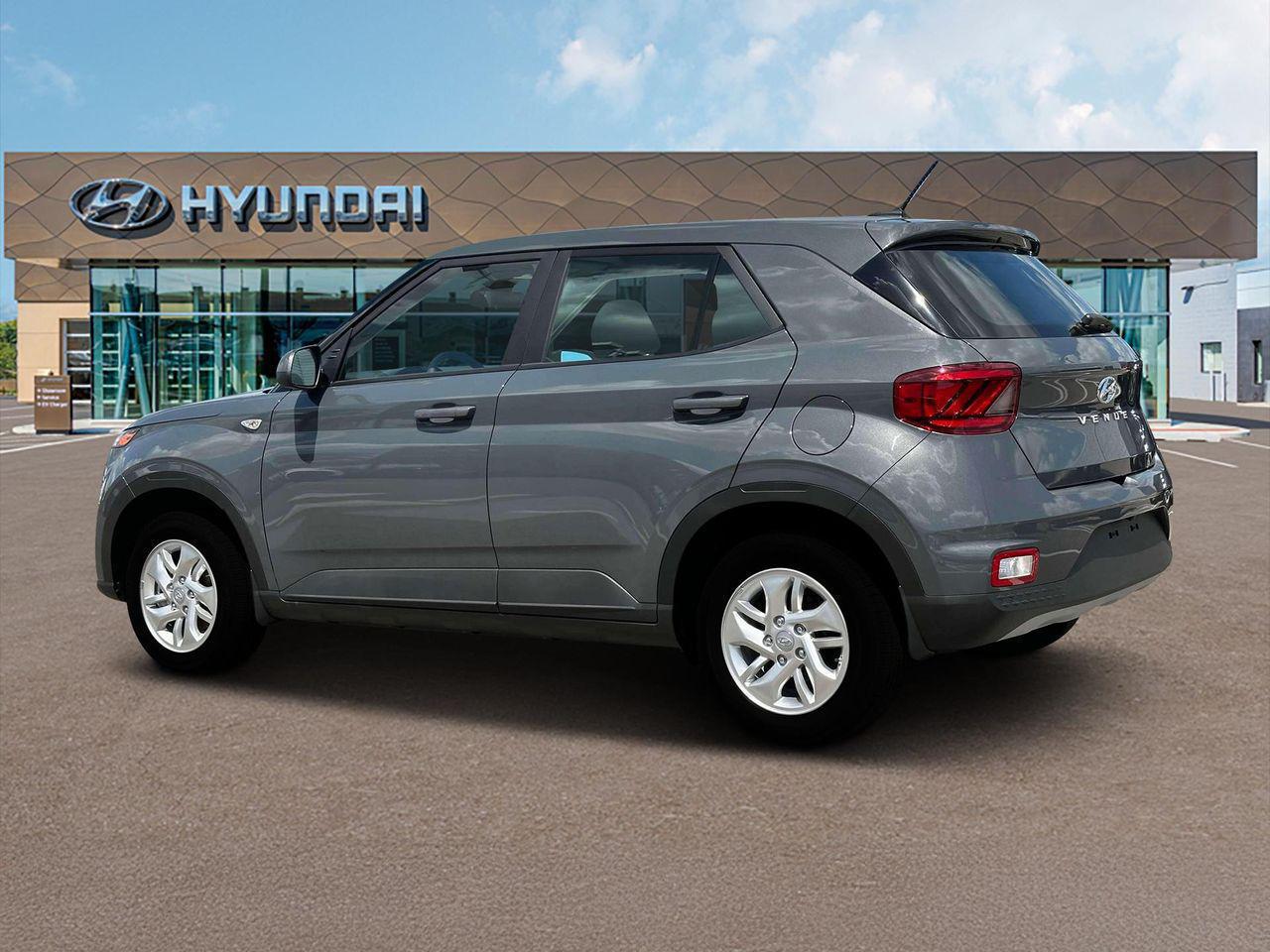 2025 Hyundai Venue SE photo 2