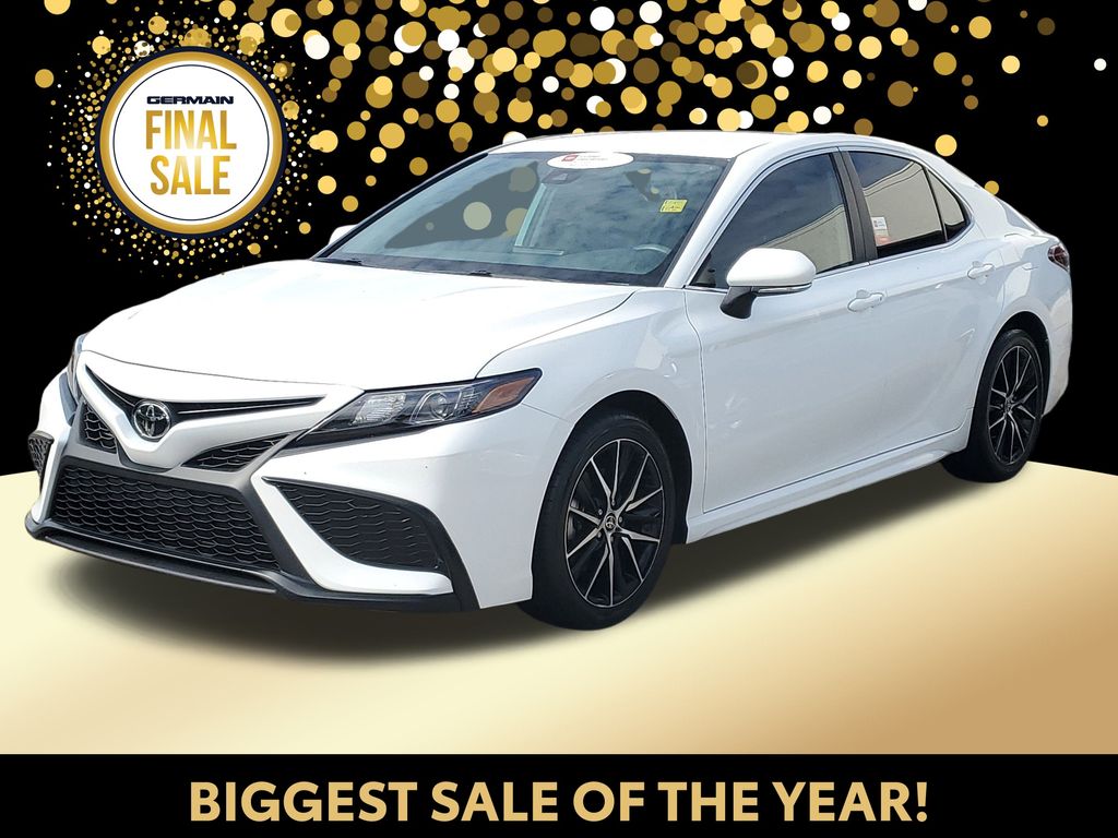 2023 Toyota Camry SE's photo