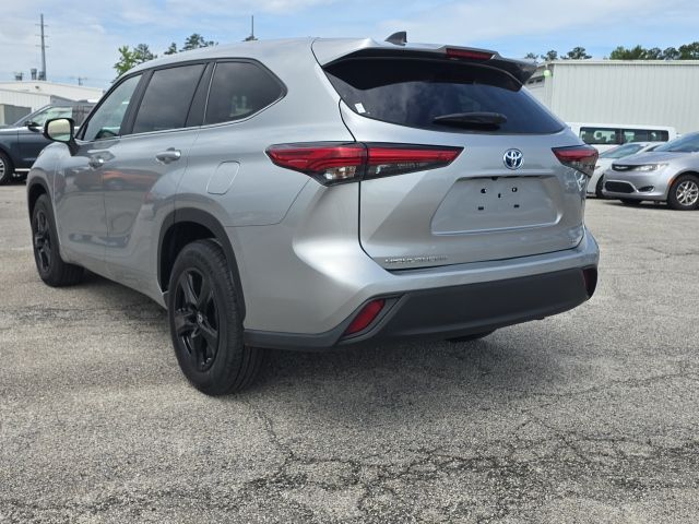 2023 Toyota Highlander Hybrid LE photo 3