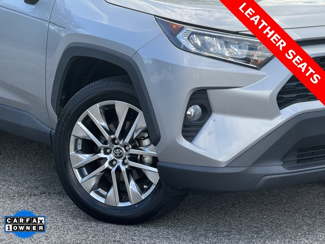 2020 Toyota RAV4 XLE Premium photo 2