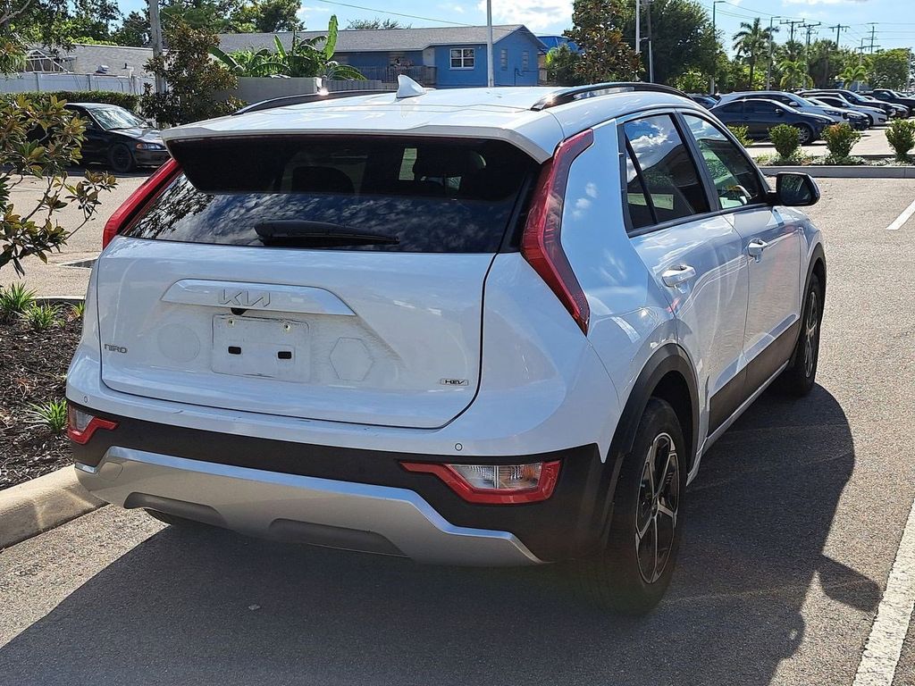 2024 Kia Niro EX photo 2