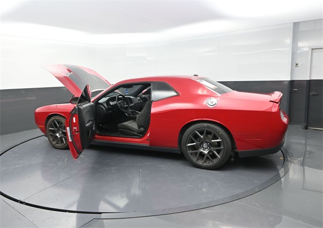 2016 Dodge Challenger SXT Plus photo 34