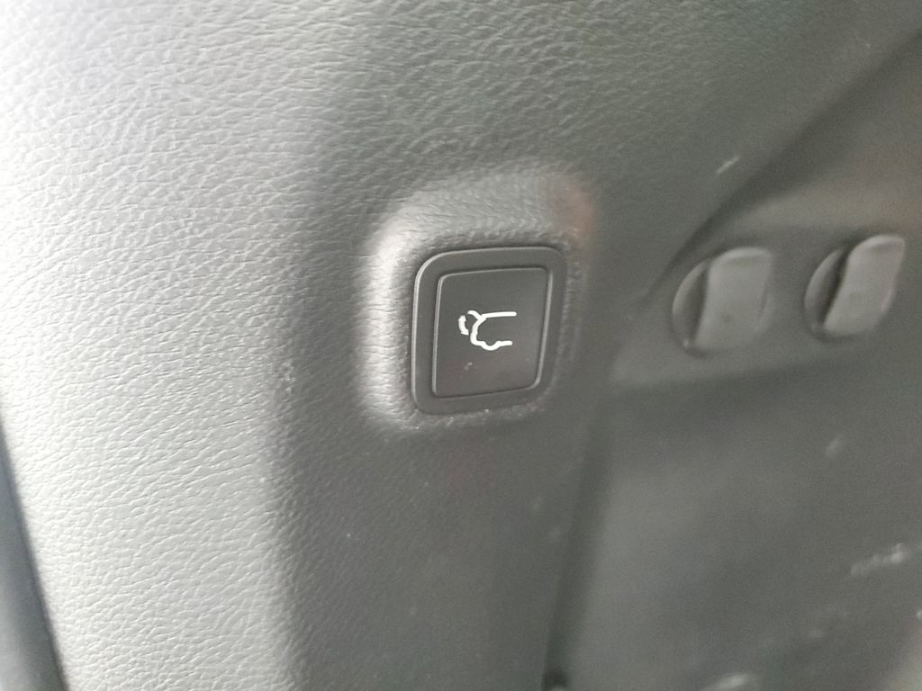 2020 Jeep Cherokee Limited photo 31