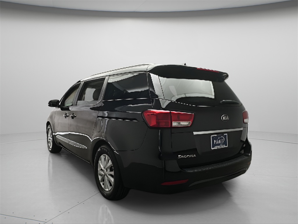 2015 Kia Sedona LX photo 3