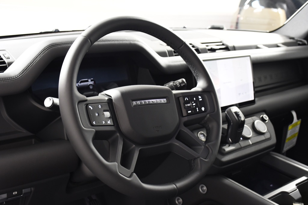 2025 Land Rover Defender 110 S photo 13