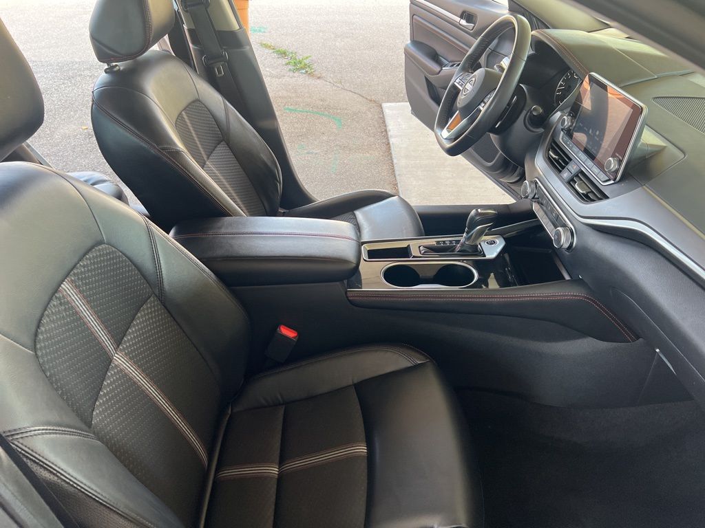 2023 Nissan Altima SR photo 19