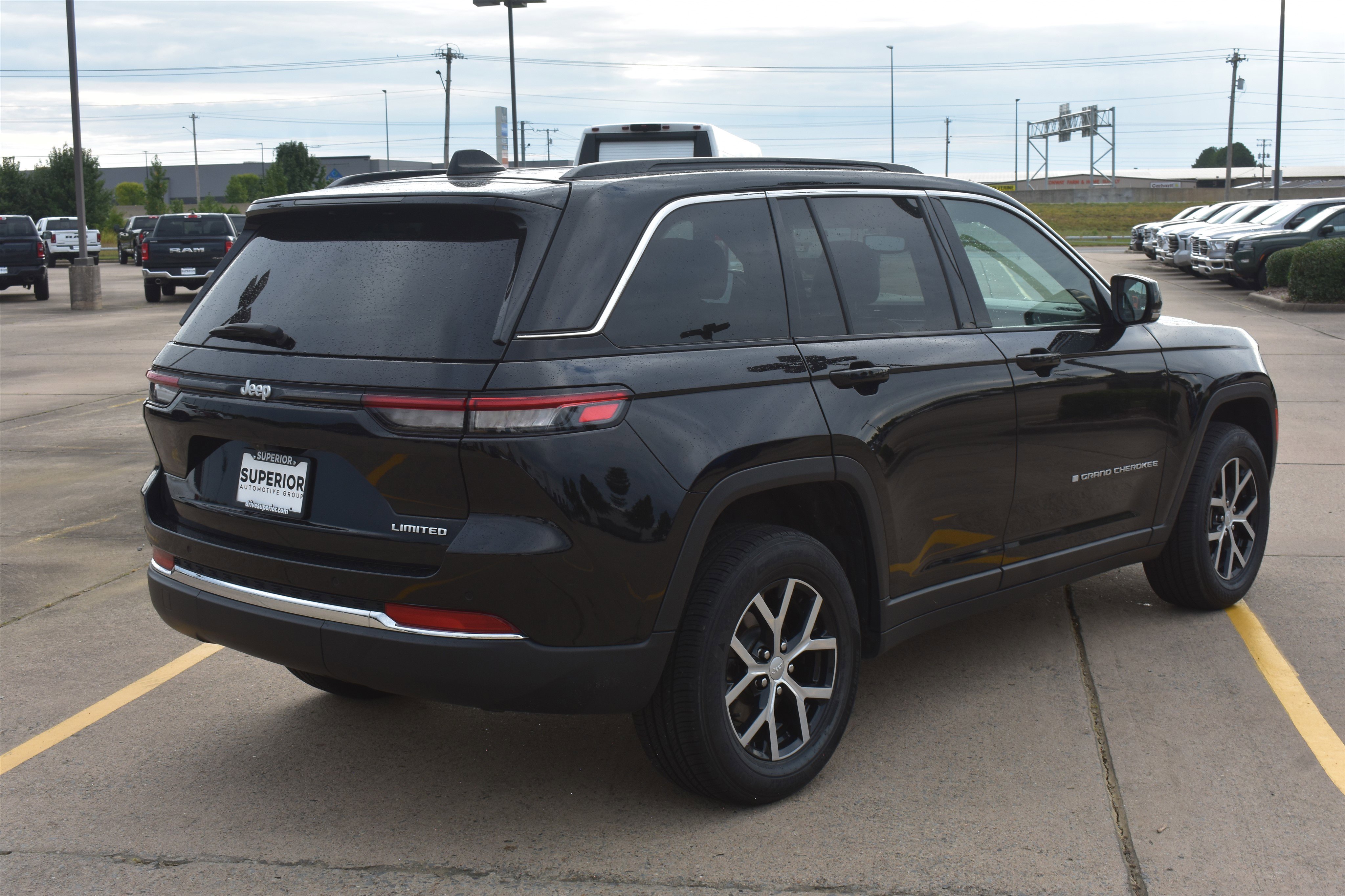 2024 Jeep Grand Cherokee Limited photo 2