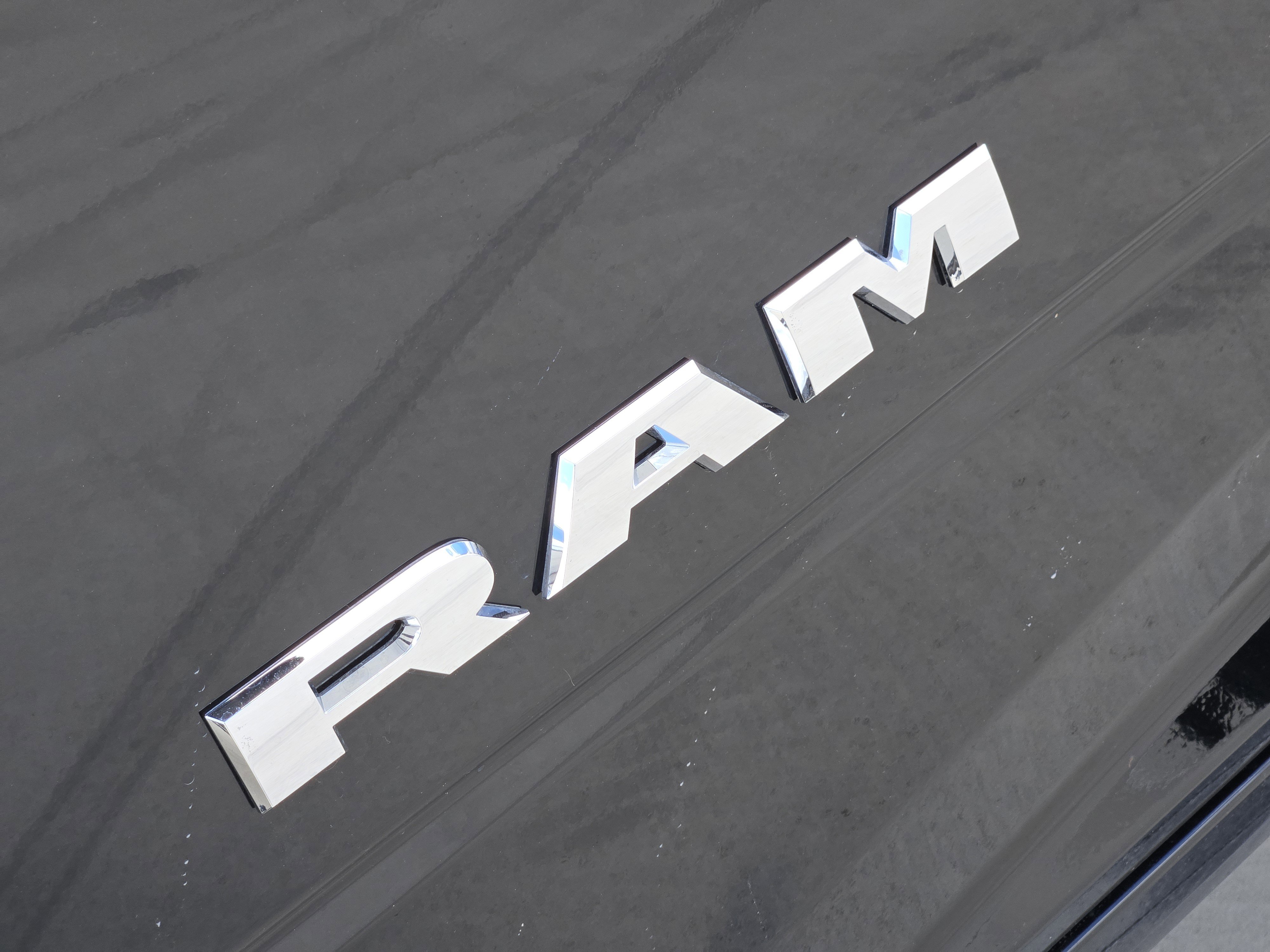 2025 Ram 3500 Laramie photo 6