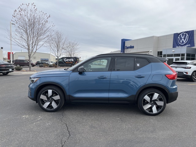 2024 Volvo XC40 Recharge photo 2