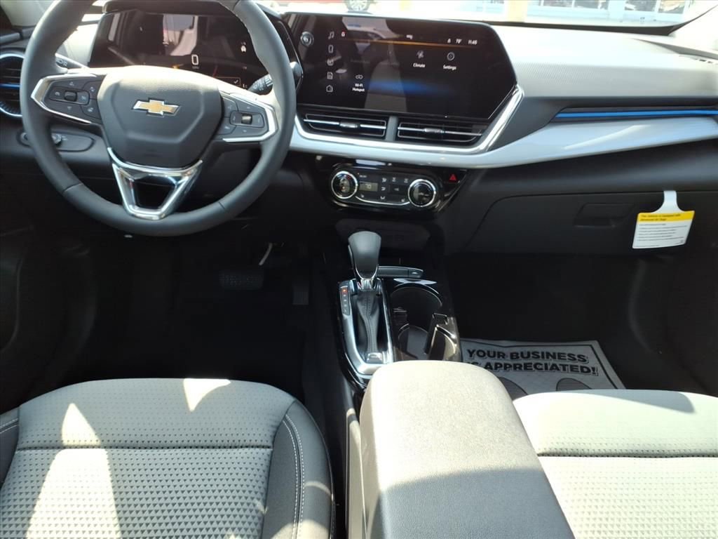 2025 Chevrolet Trax LT photo 7