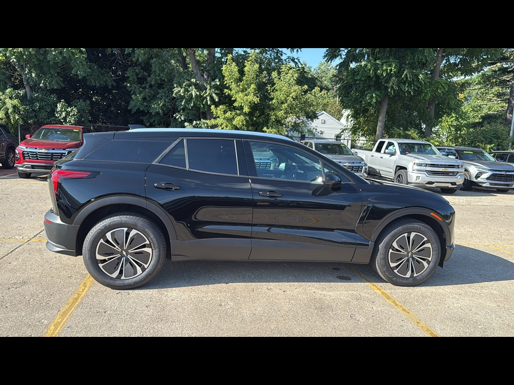 2025 Chevrolet Blazer EV photo 4