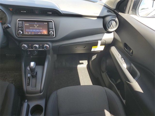 2025 Nissan Kicks Play S photo 16