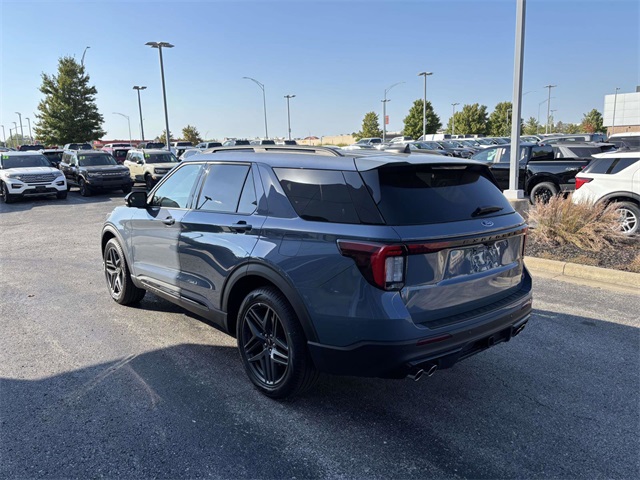 2025 Ford Explorer ST photo 2