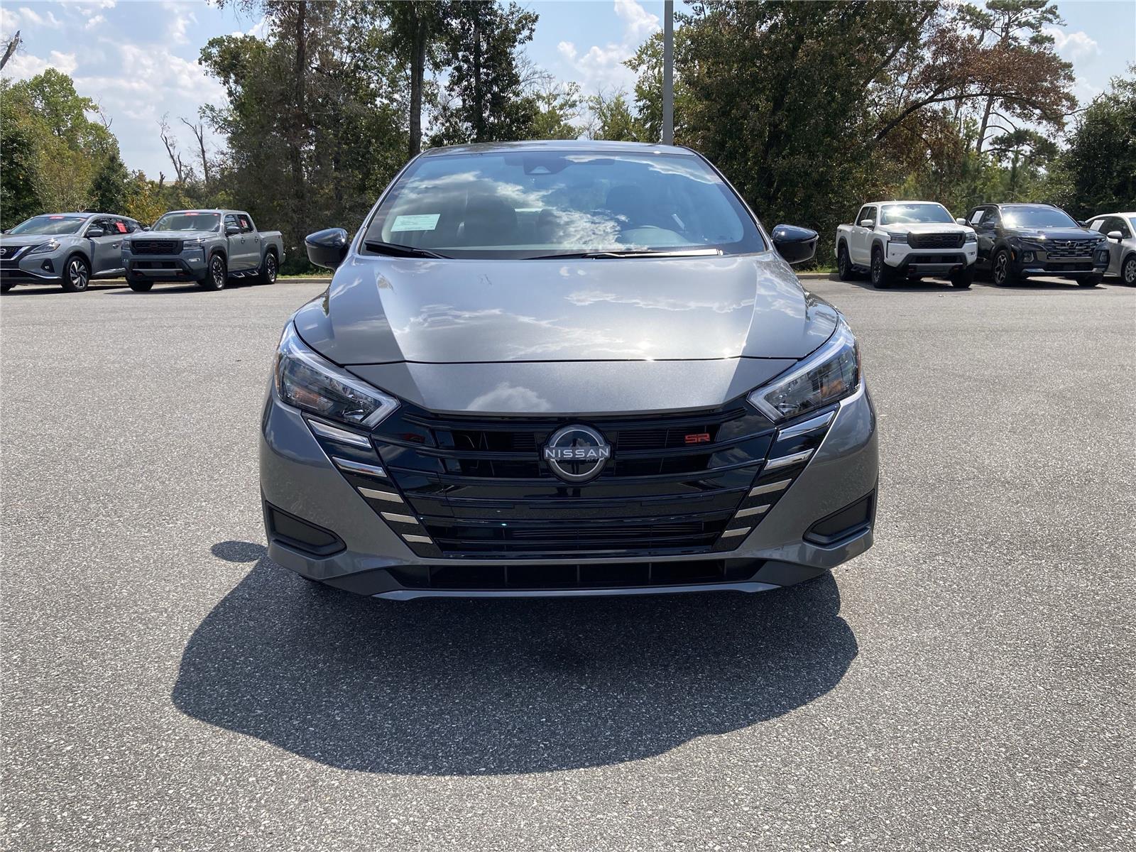 2025 Nissan Versa SR photo 3
