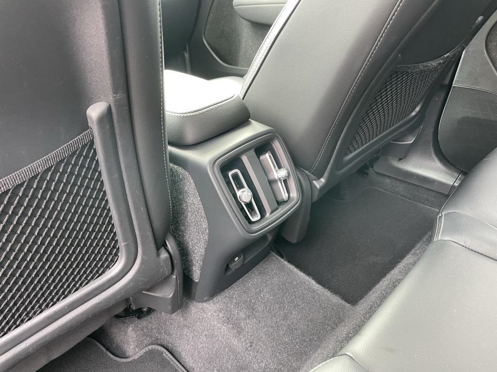 2023 Volvo XC40 Plus photo 4
