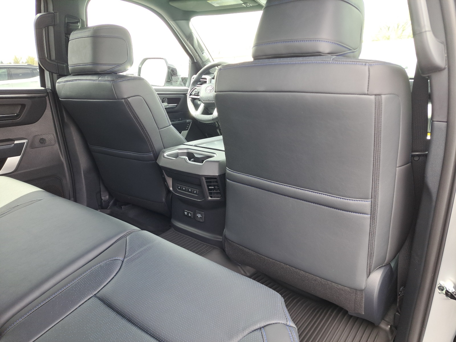 2025 Toyota Tundra Platinum CrewMax photo 24