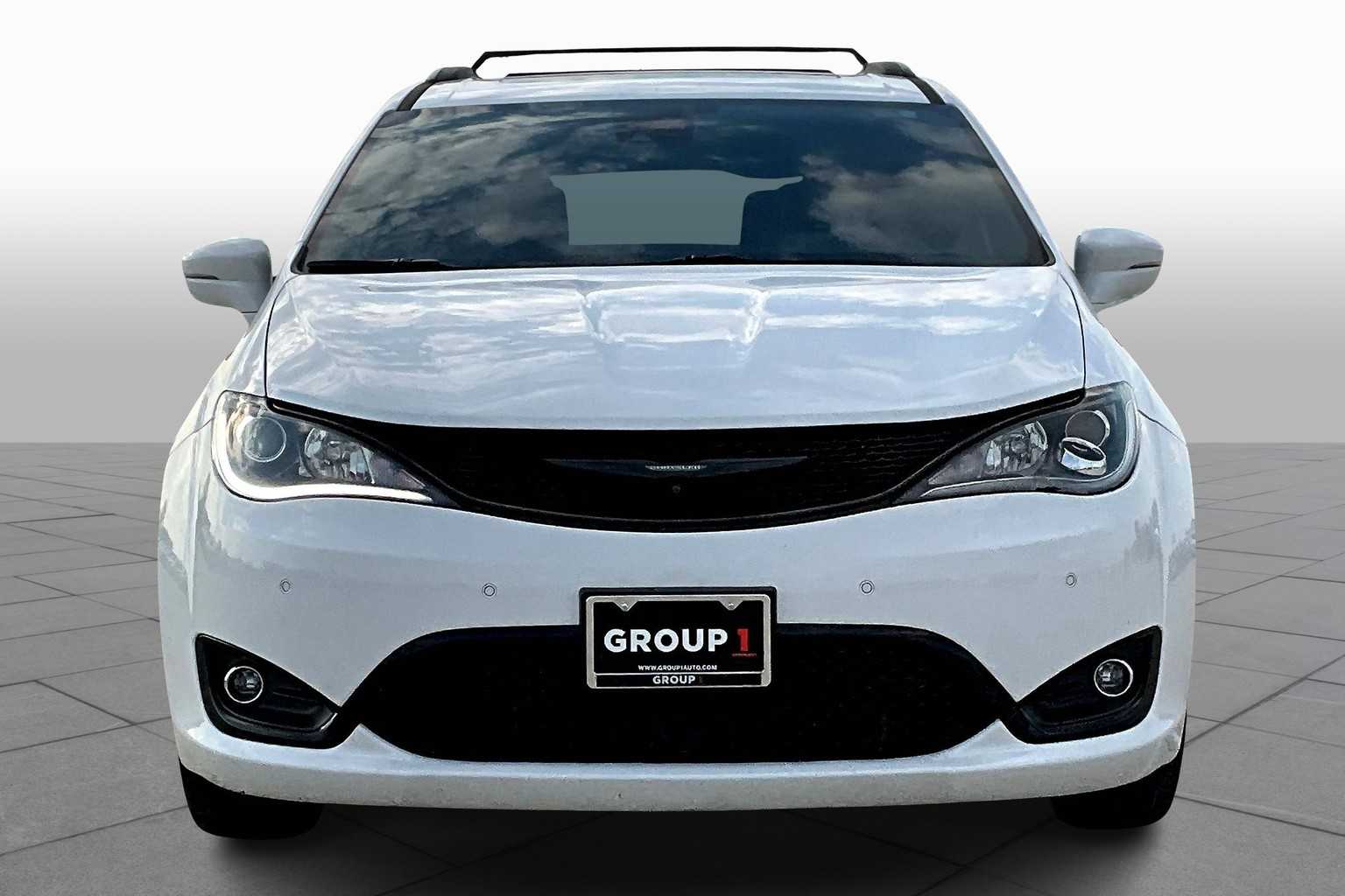 2018 Chrysler Pacifica Limited photo 3