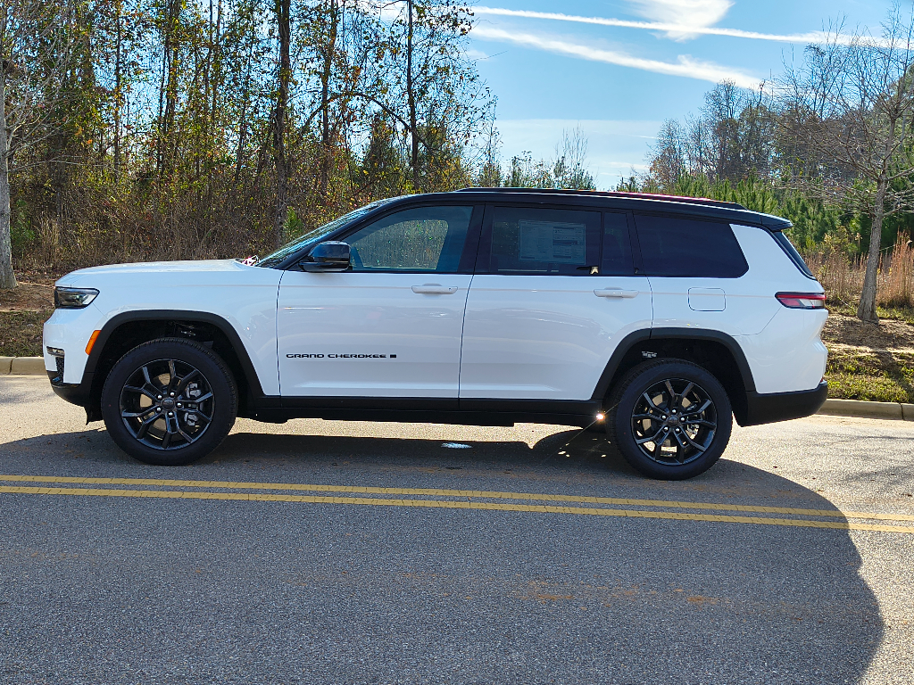 2025 Jeep Grand Cherokee Limited photo 2