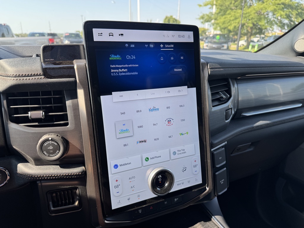 2025 Ford F-150 Lightning Lariat photo 21