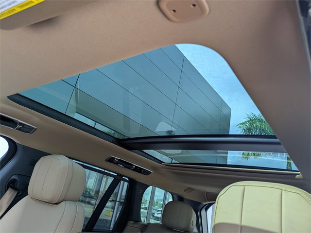 2025 Land Rover Range Rover SE photo 23