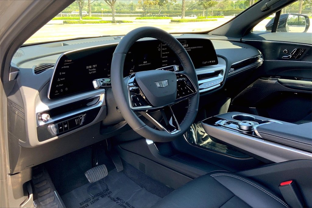 2025 Cadillac Lyriq Luxury photo 9