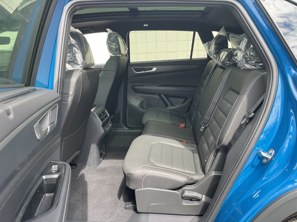 2025 Volkswagen Atlas Cross Sport SEL R-Line photo 18