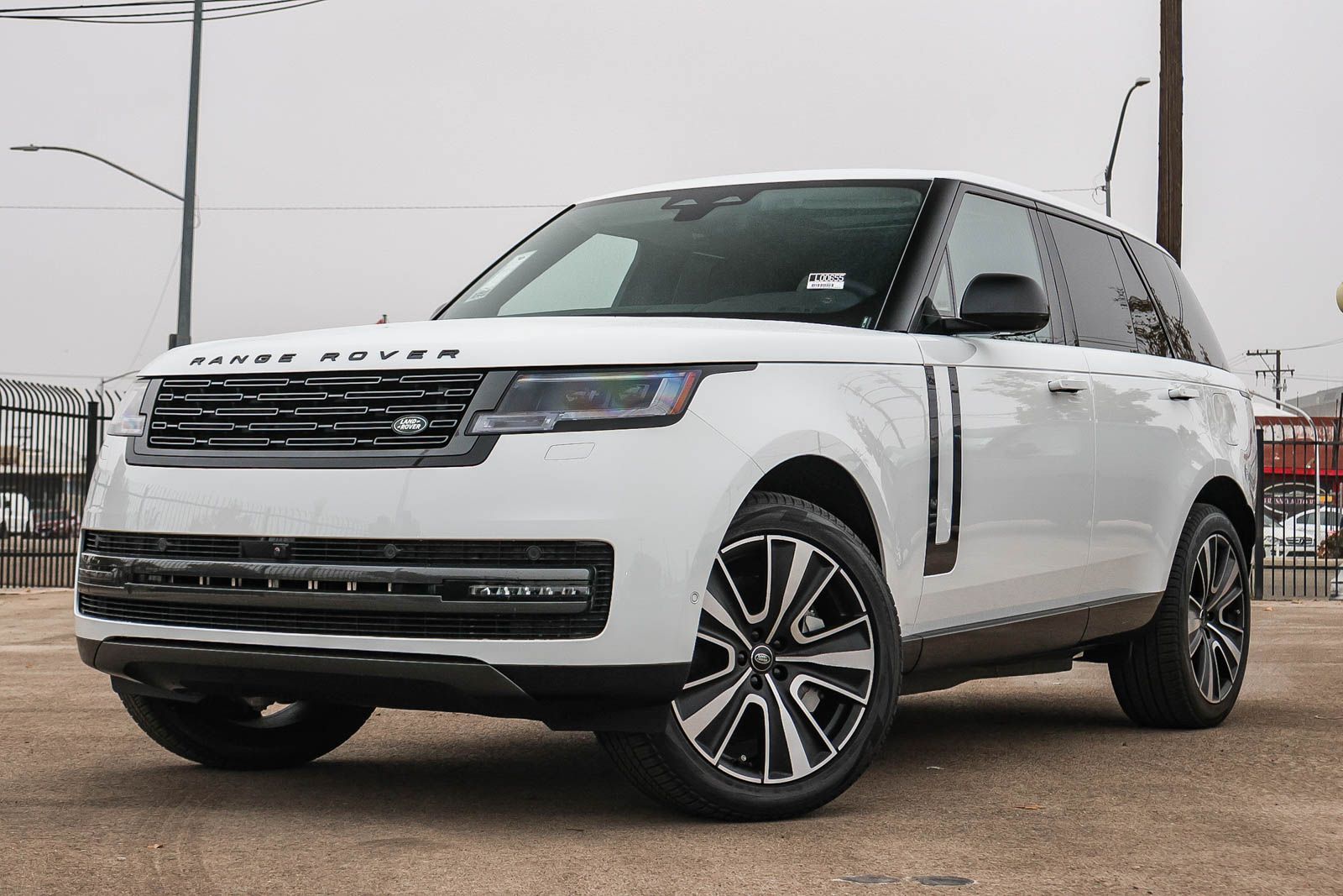 2025 Land Rover Range Rover SE's photo