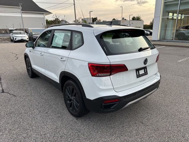 2022 Volkswagen Taos S photo 2