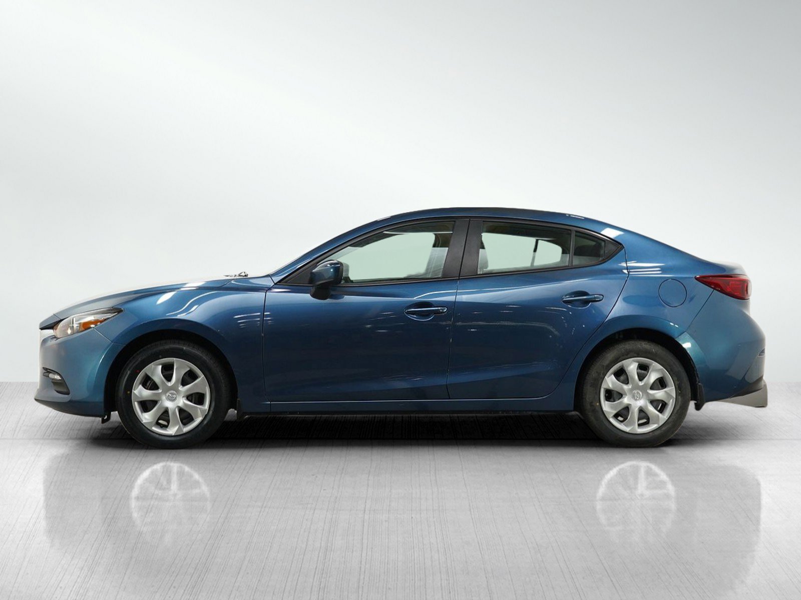2018 Mazda Mazda3 Sport photo 2