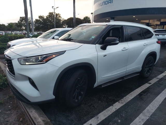 2022 Toyota Highlander Limited's photo