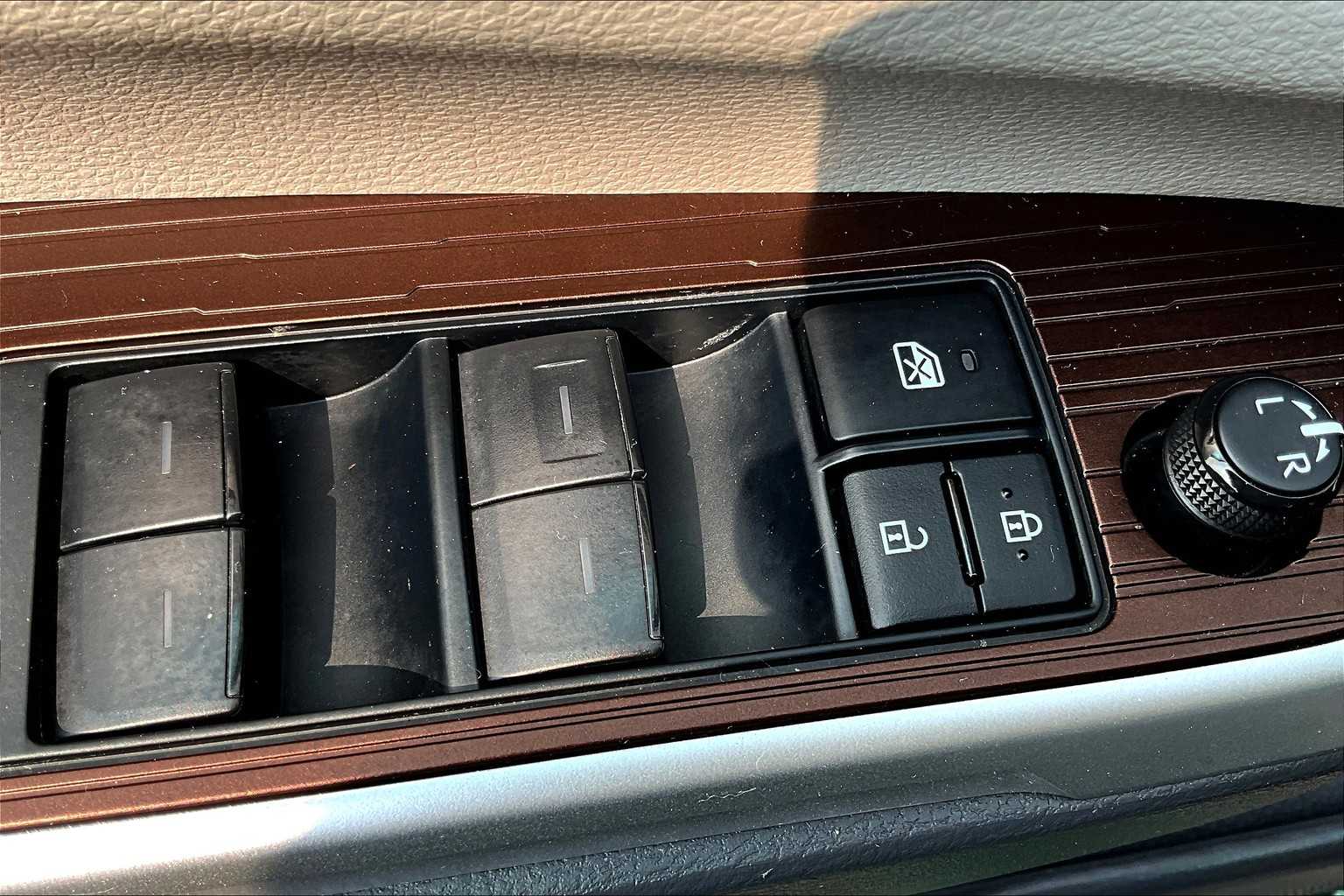 2024 Toyota Sienna LE photo 30