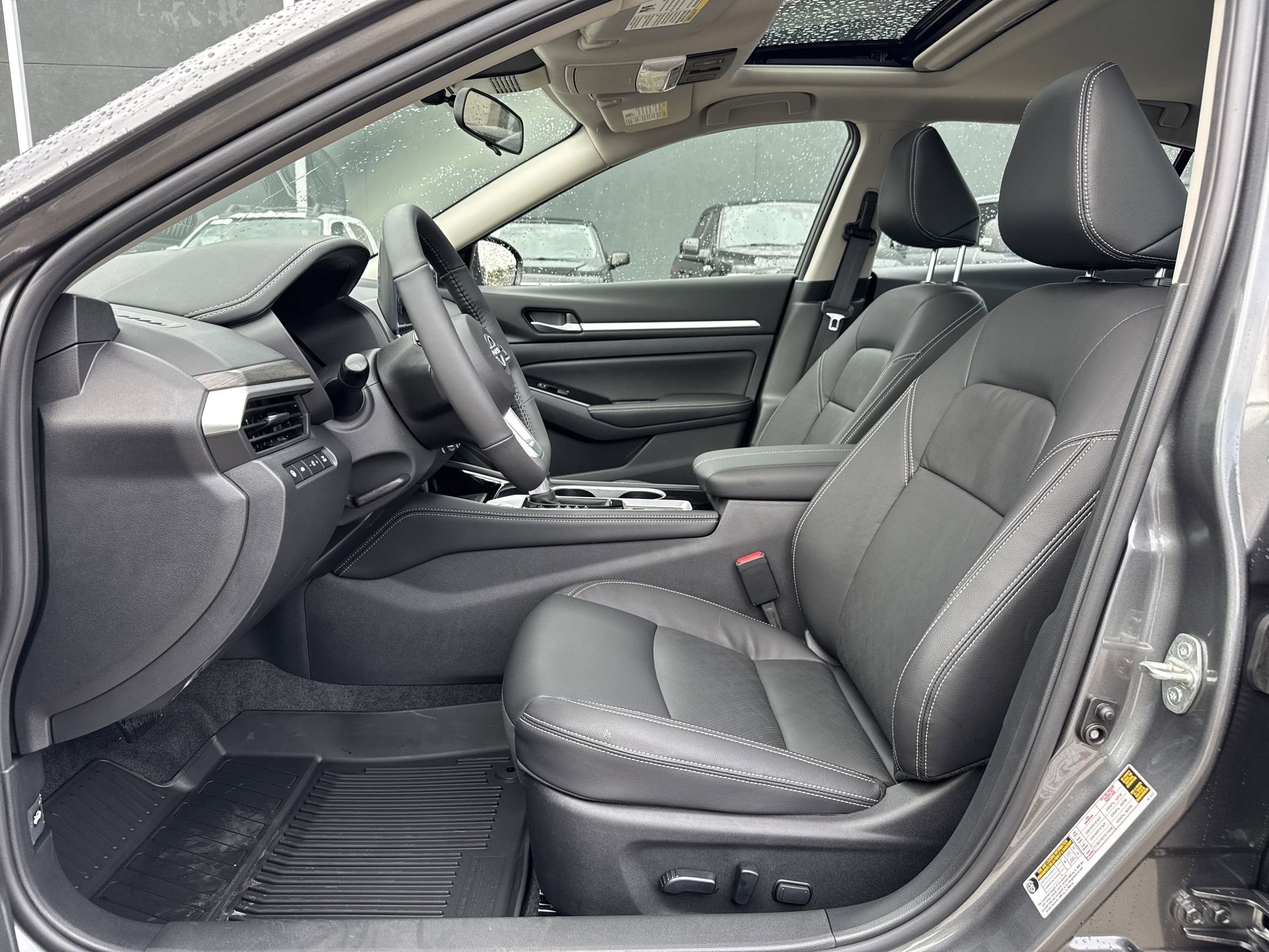 2025 Nissan Altima SL photo 4
