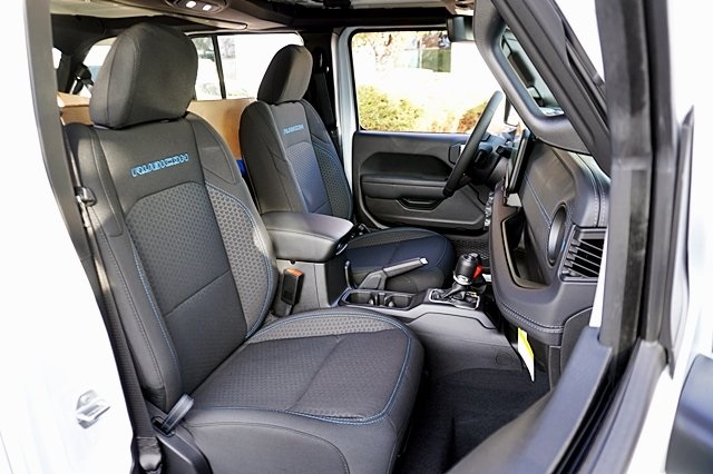 2025 Jeep Wrangler Rubicon 4xe photo 17