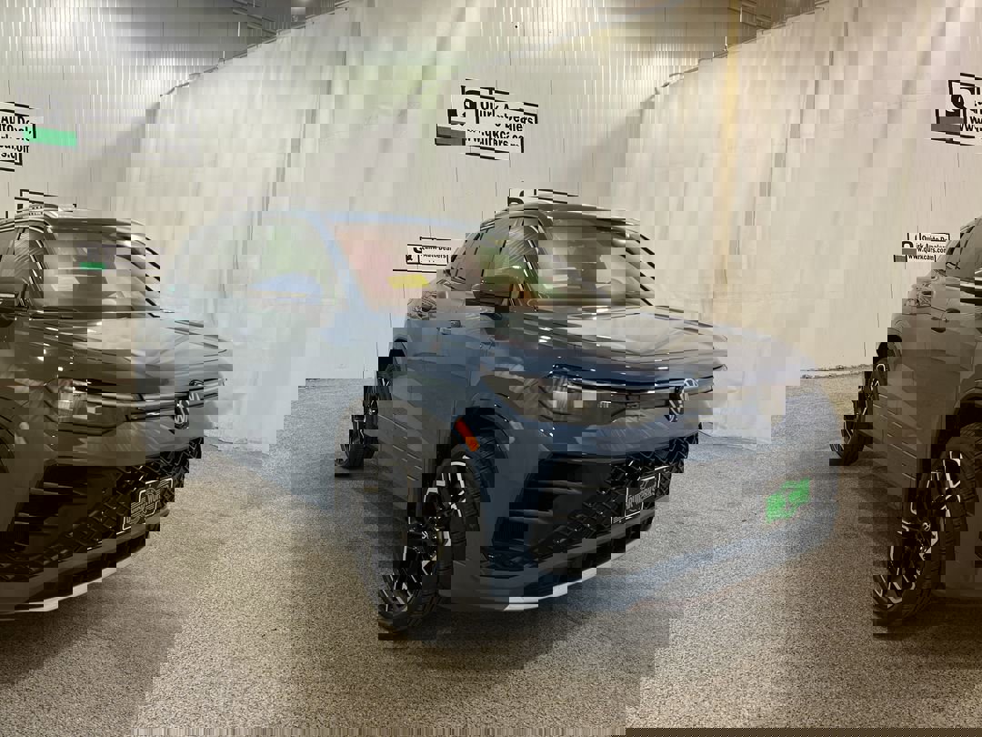 2026 Volkswagen Tiguan SEL R-LINE TURBO's photo