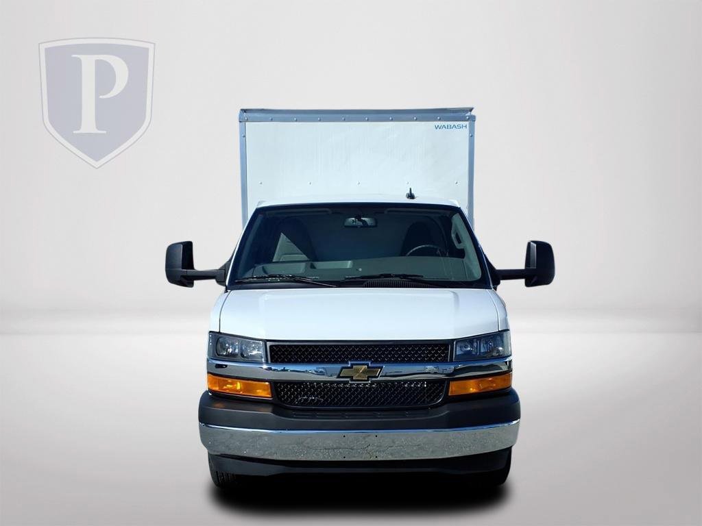 2024 Chevrolet Express Cutaway 3500 photo 2