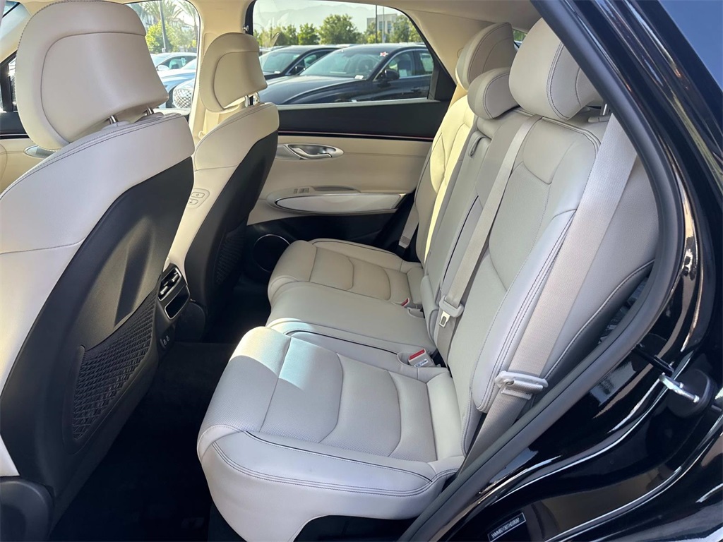 2026 Genesis GV70 2.5T Advanced photo 25
