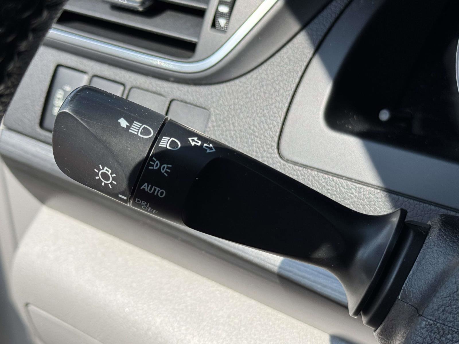 2017 Toyota Camry XLE photo 20