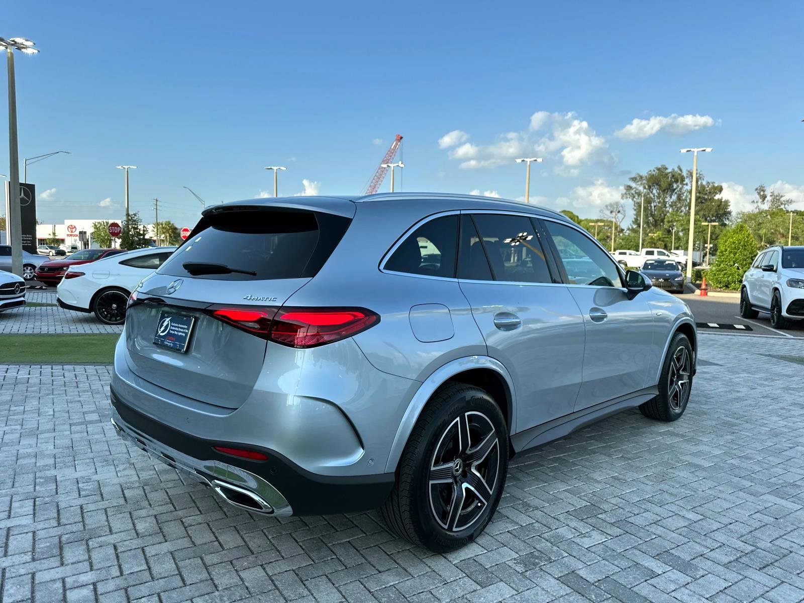 2025 Mercedes Benz GLC 350e 4MATIC photo 4