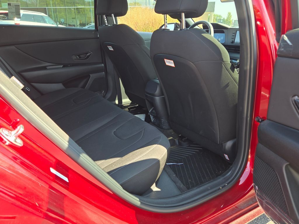 2025 Hyundai Elantra SEL Sport photo 8