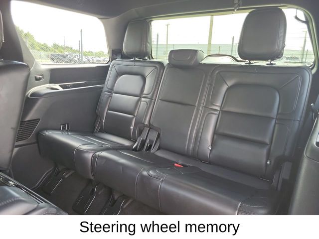 2019 Lincoln Navigator Reserve photo 17