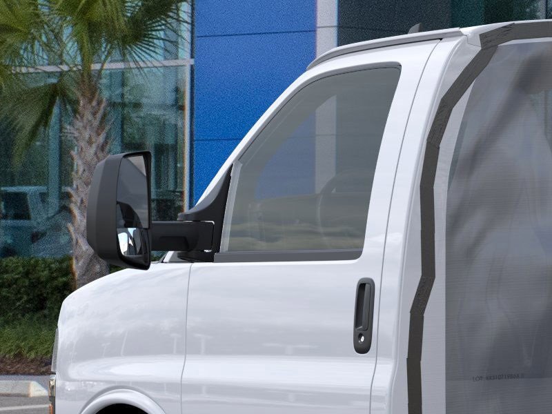 2025 Chevrolet Express Cutaway 3500 photo 10
