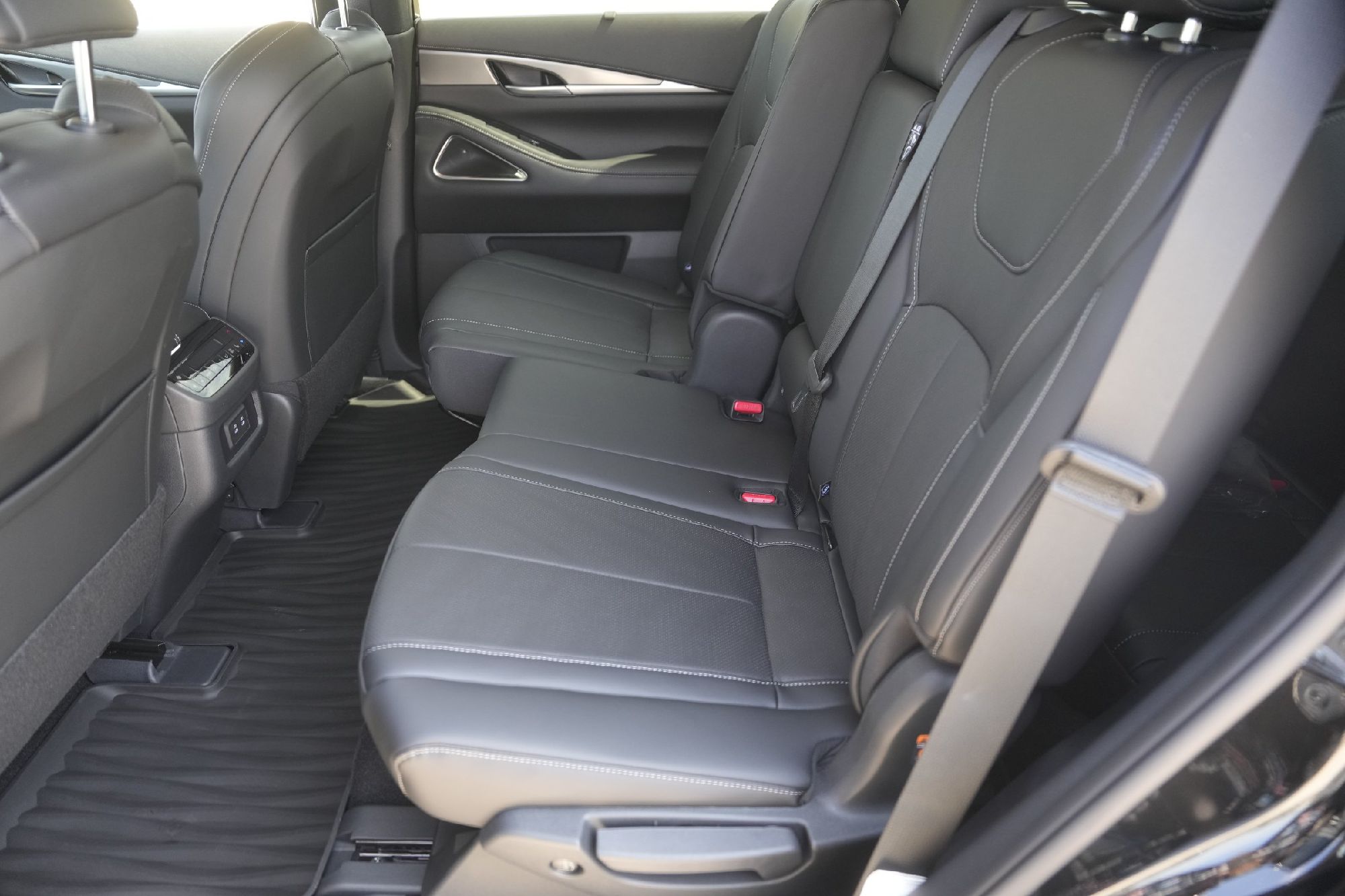 2026 Infiniti QX60 Luxe photo 19