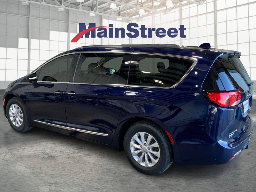 2018 Chrysler Pacifica Touring Plus photo 3