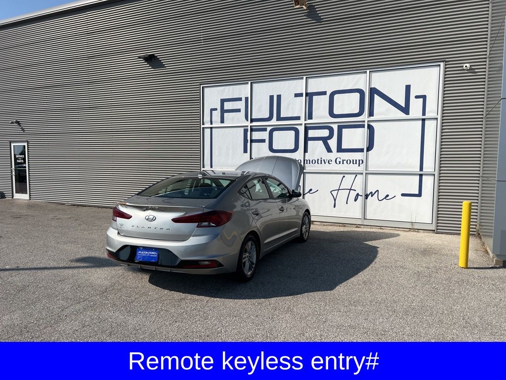 2020 Hyundai Elantra SEL photo 3