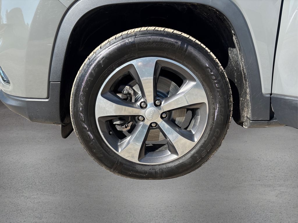 2019 Jeep Cherokee Limited photo 12