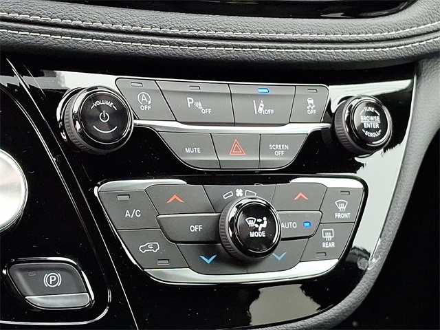 2026 Chrysler Pacifica photo 9