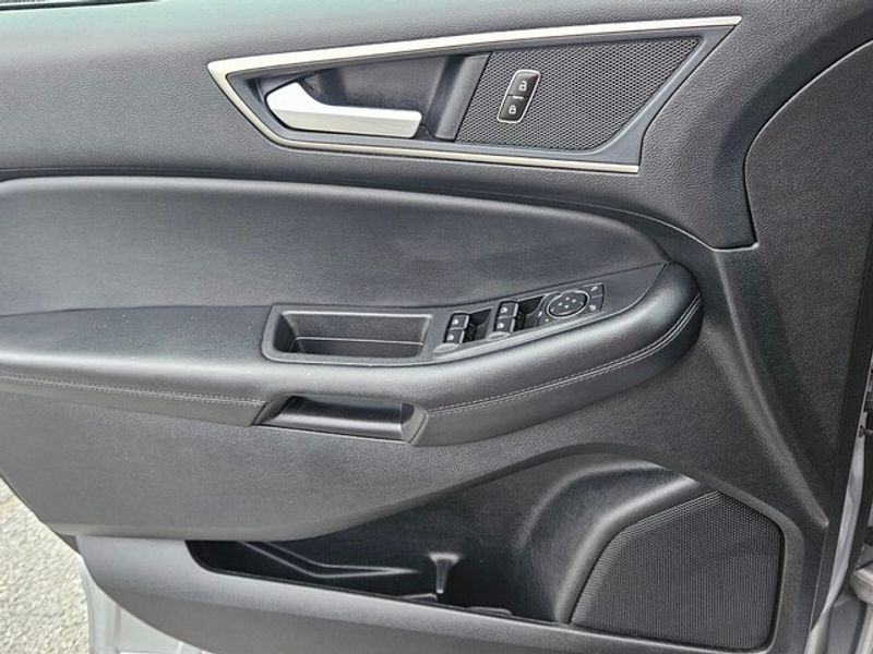 2023 Ford Edge SEL photo 26